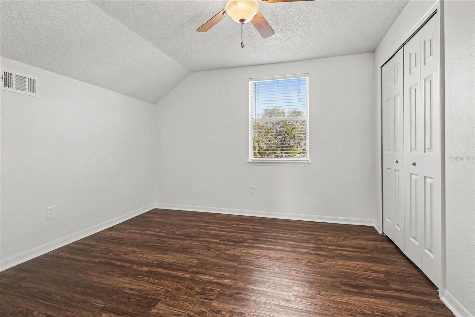 ROYAL RIDGE - Residential