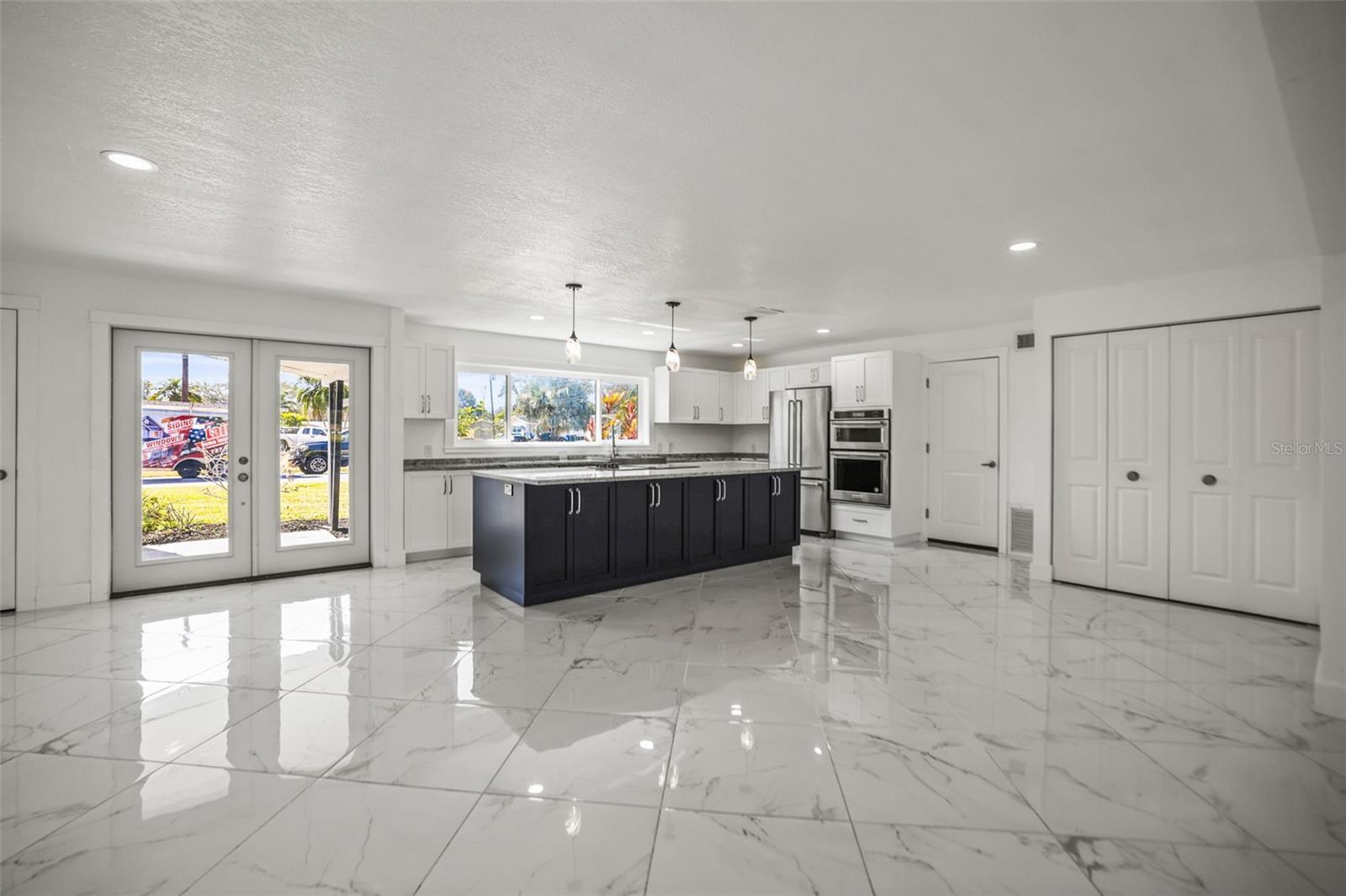 1042 IDLEWILD DRIVE N