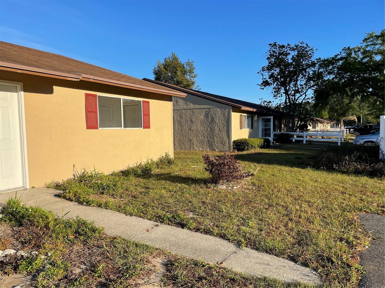 516 E ROSEWOOD LANE 516