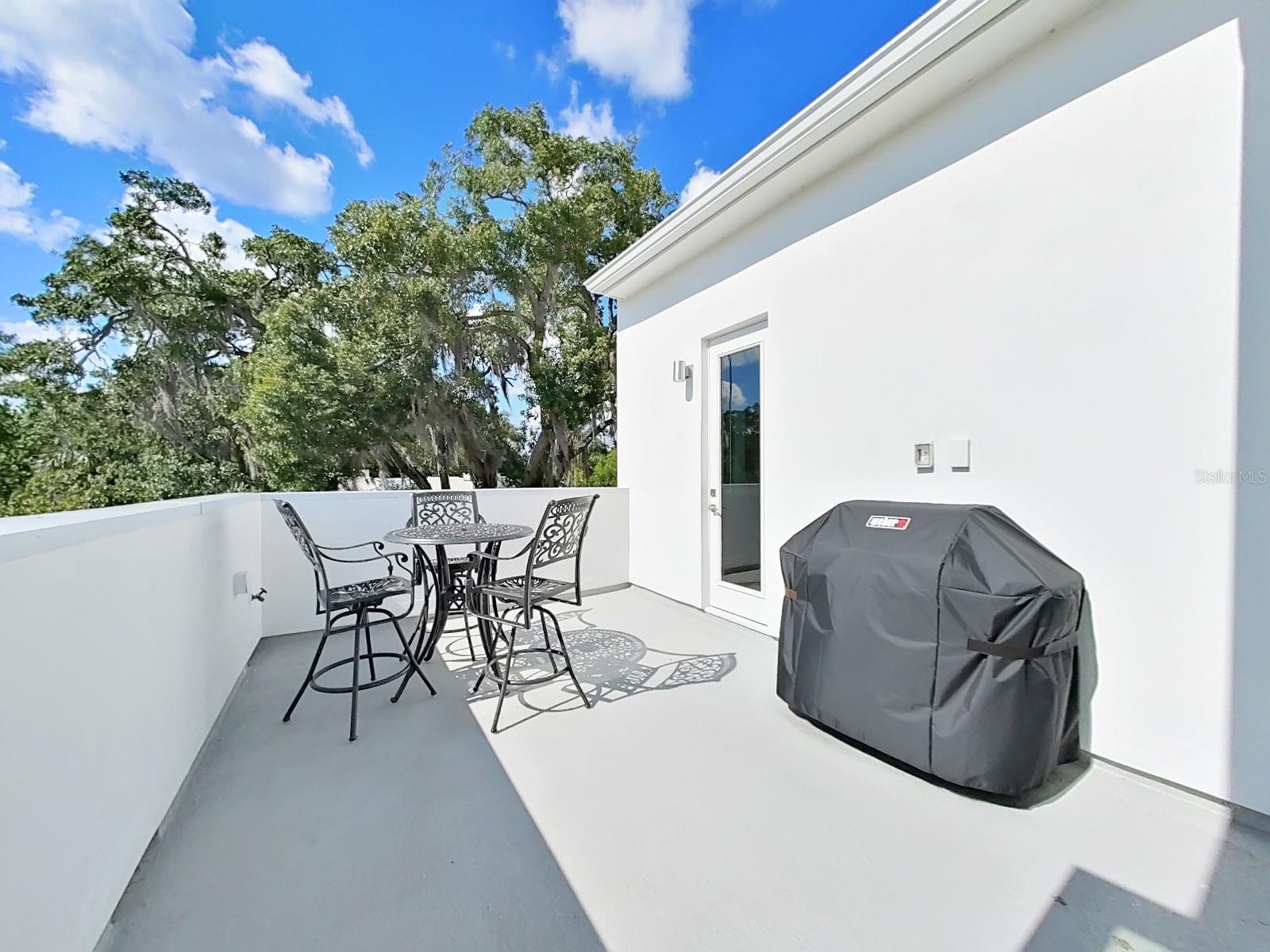 RIVERVIEW OAKS TWNHMS - Residential