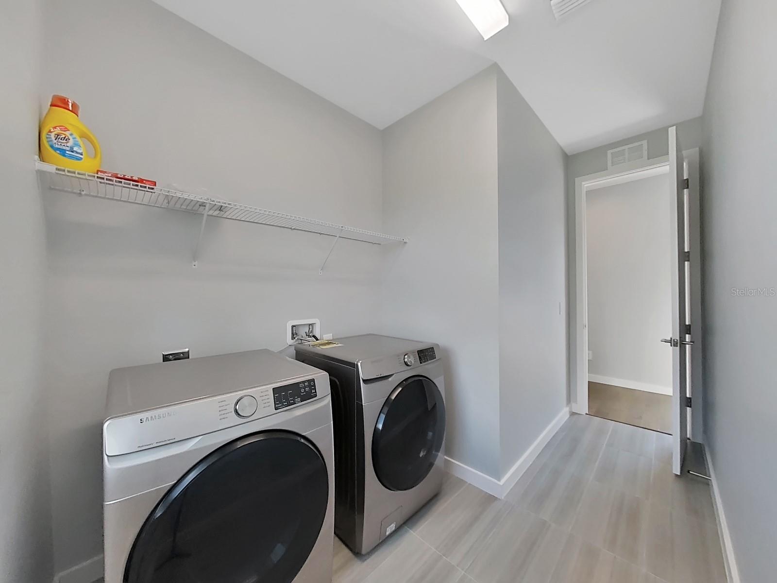 RIVERVIEW OAKS TWNHMS - Residential