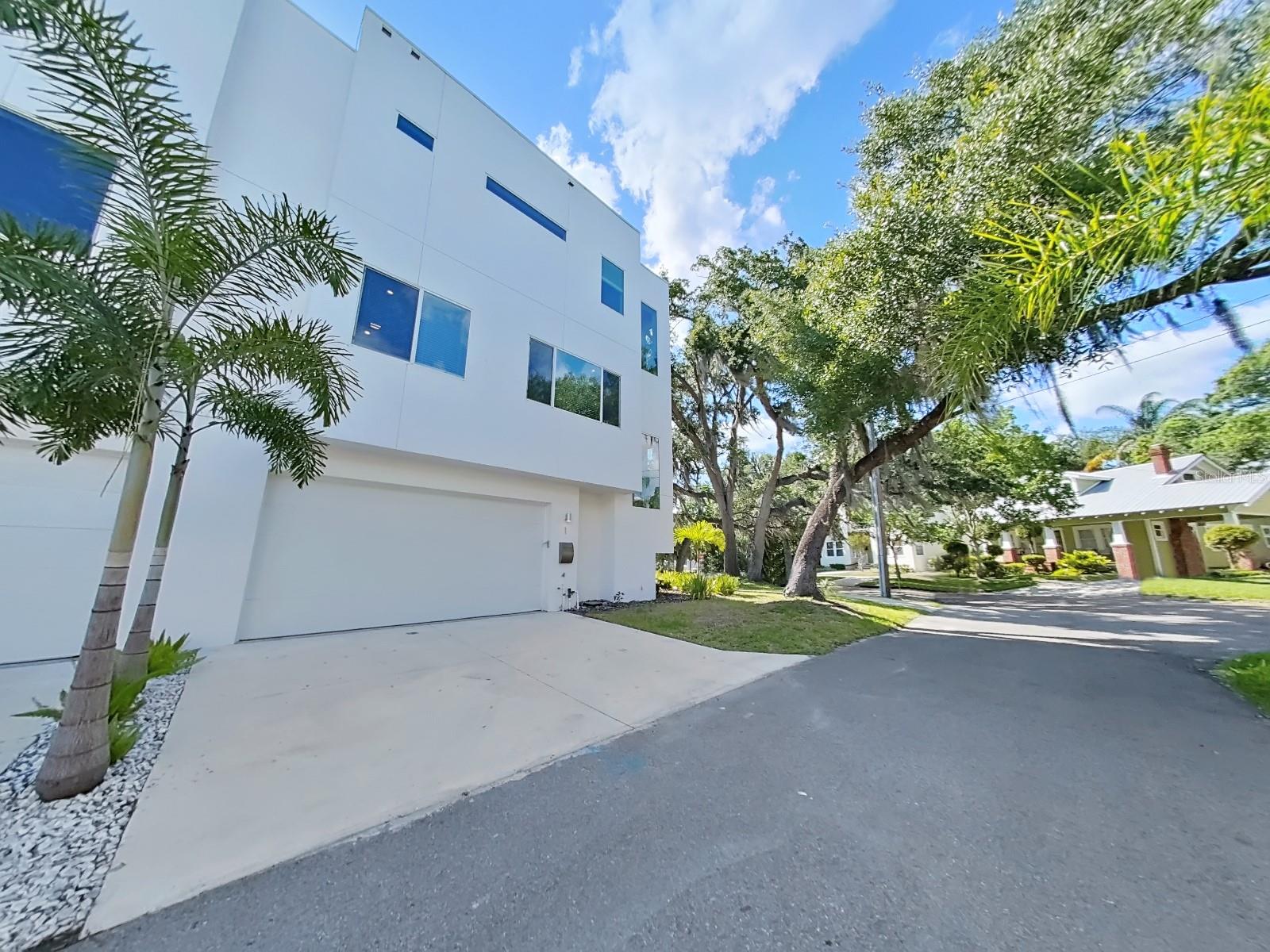 2728 N RIDGEWOOD AVENUE 1