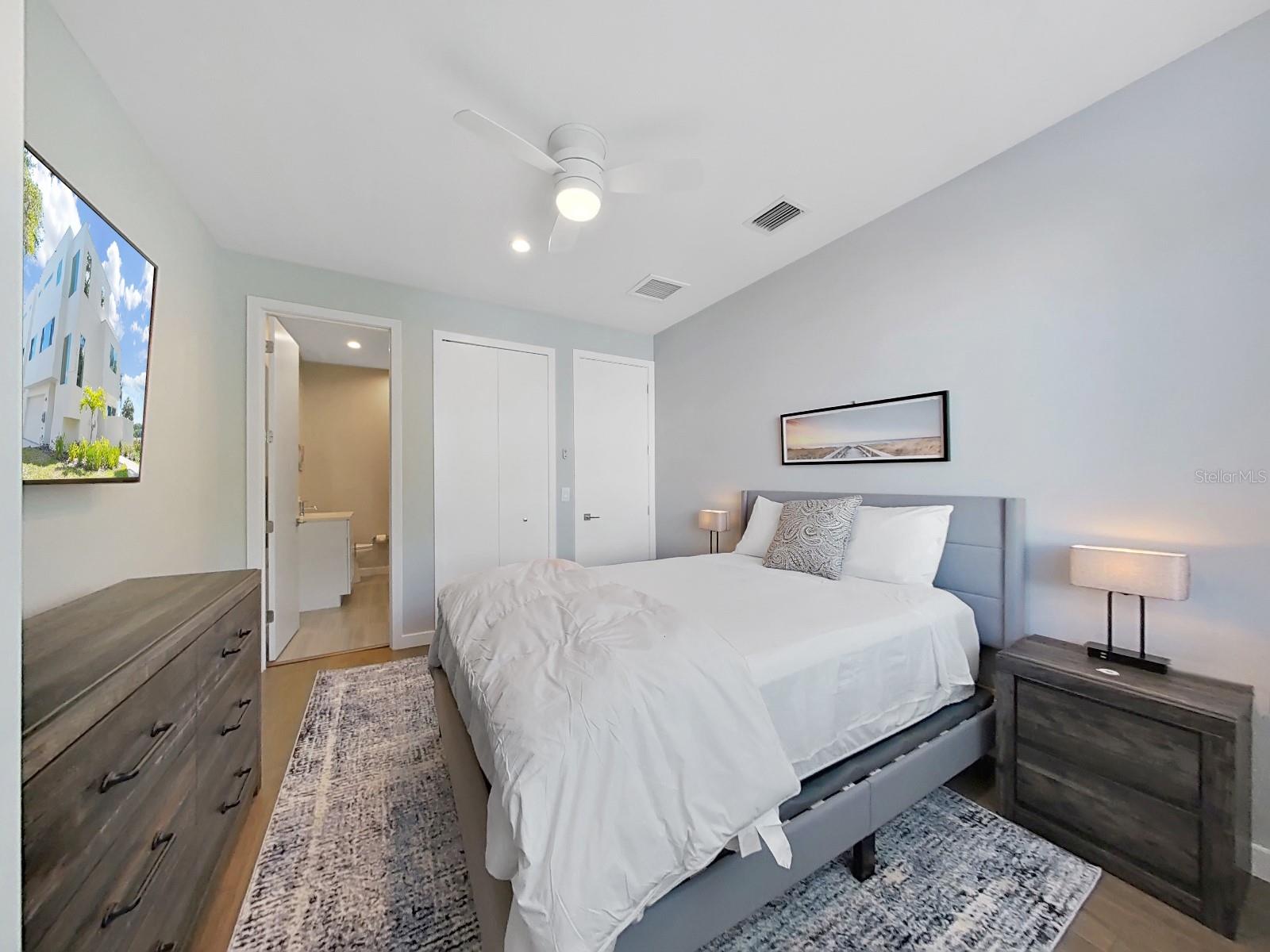 RIVERVIEW OAKS TWNHMS - Residential