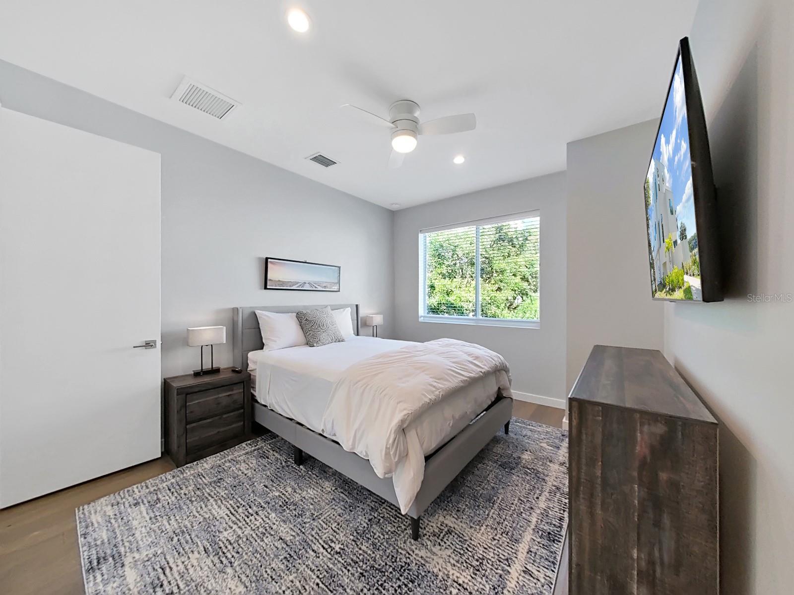 RIVERVIEW OAKS TWNHMS - Residential