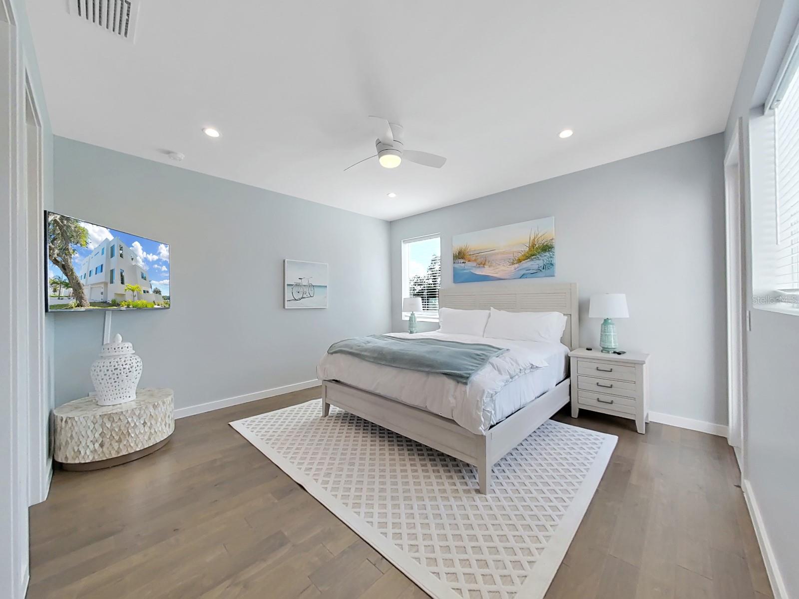 RIVERVIEW OAKS TWNHMS - Residential