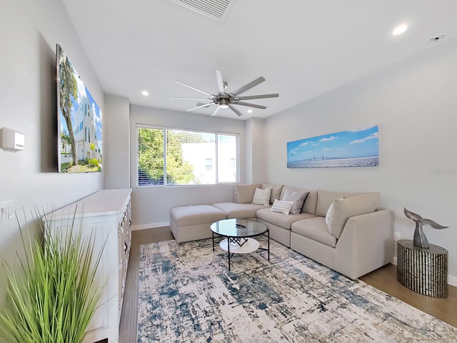 RIVERVIEW OAKS TWNHMS - Residential