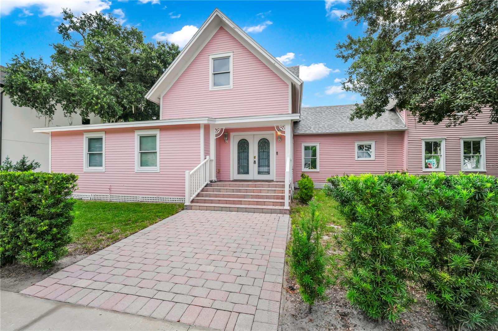 A rare opportunity in one of Orlando's most coveted neighborhoods. This unique home is a delightful blend of both original character from the early 1900s and modern touches. The perfect buyer will appreciate the home’s oversized corner lot (just shy of a quarter acre) and 4,500+ sqft of flexible living space. Invite all your out-of-town friends/family to enjoy Orlando and take their pick of one of the THREE ensuite bedrooms on the first floor. Be prepared to entertain with the wrap-around porch of your dreams, a butler’s kitchen equipped with a washer/dryer, and a one-of-a-kind great room with cathedral ceilings. Priced to sell. Reach out to your agent today to schedule a showing.