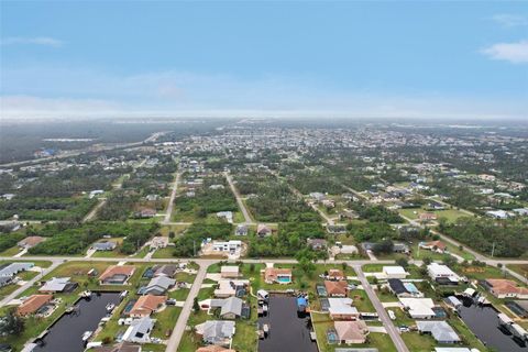 A home in PORT CHARLOTTE