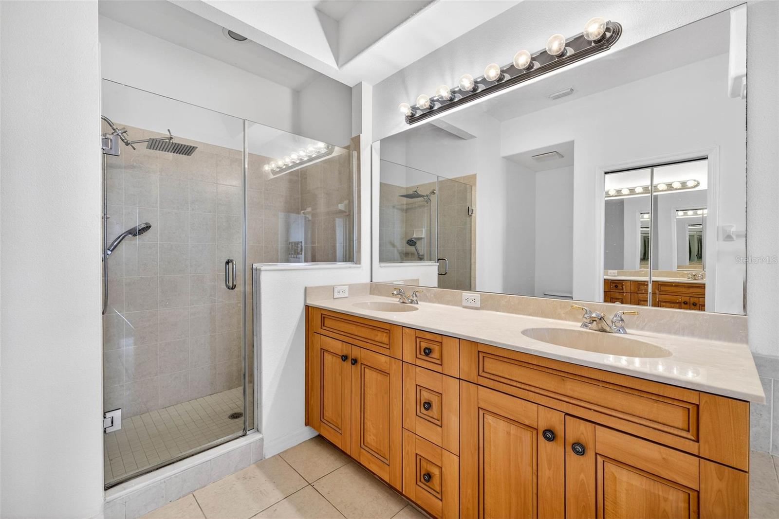 SPINNAKER COVE TWNHMS - Residential