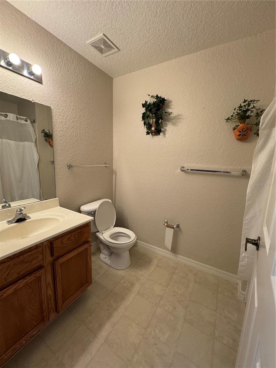 THE VILLAS AT SEVEN DWARFS LANE CB 8 PG 185-187 OR - Residential Lease