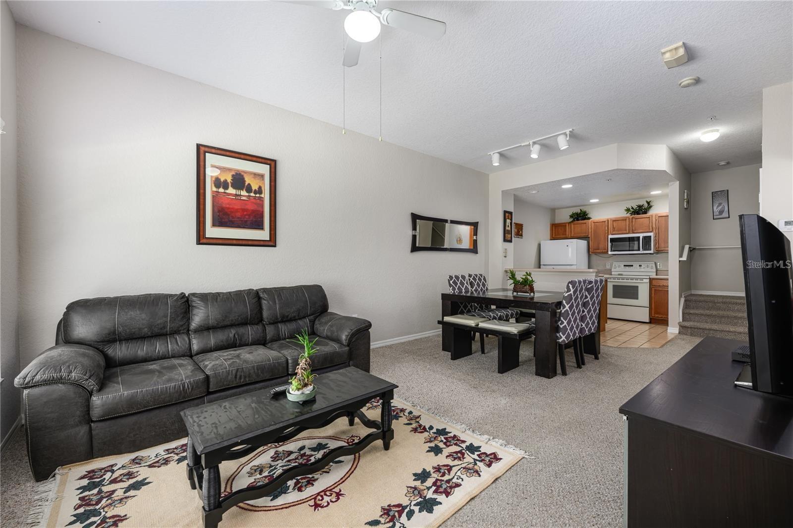 THE VILLAS AT SEVEN DWARFS LANE CB 8 PG 185-187 OR - Residential Lease