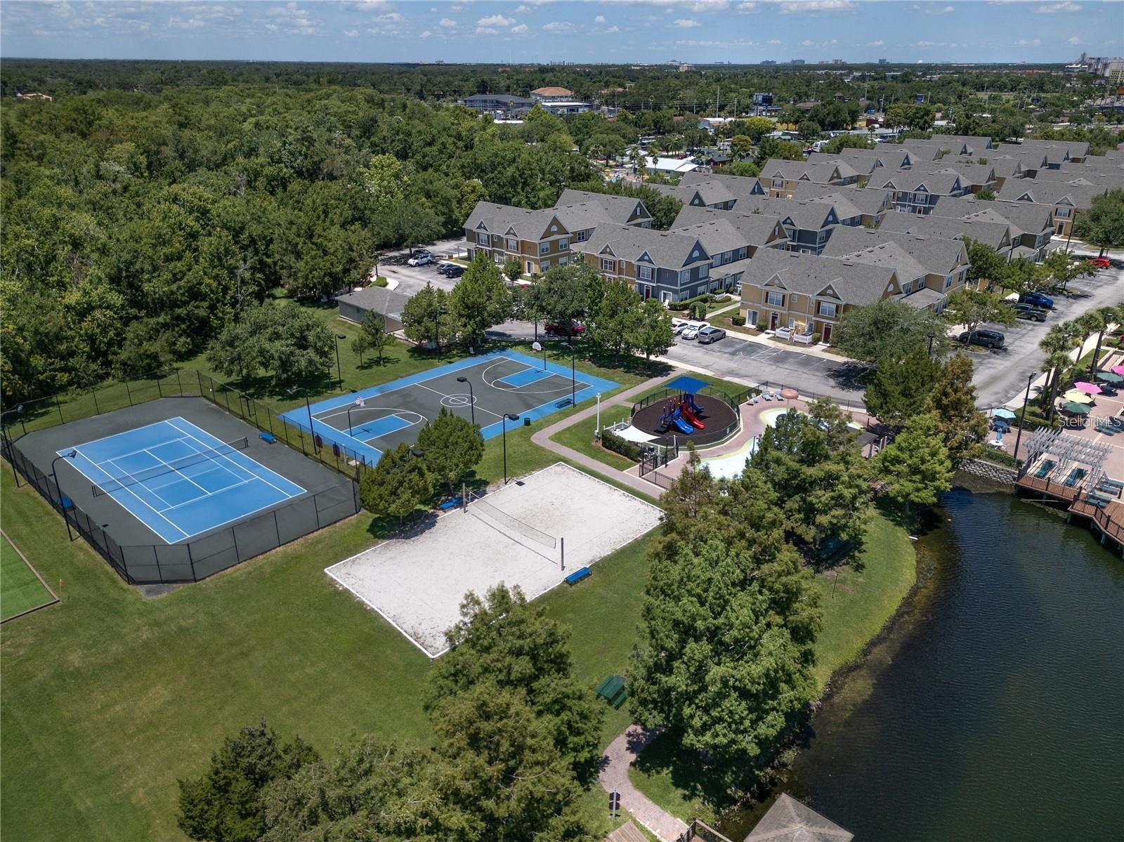 THE VILLAS AT SEVEN DWARFS LANE CB 8 PG 185-187 OR - Residential Lease