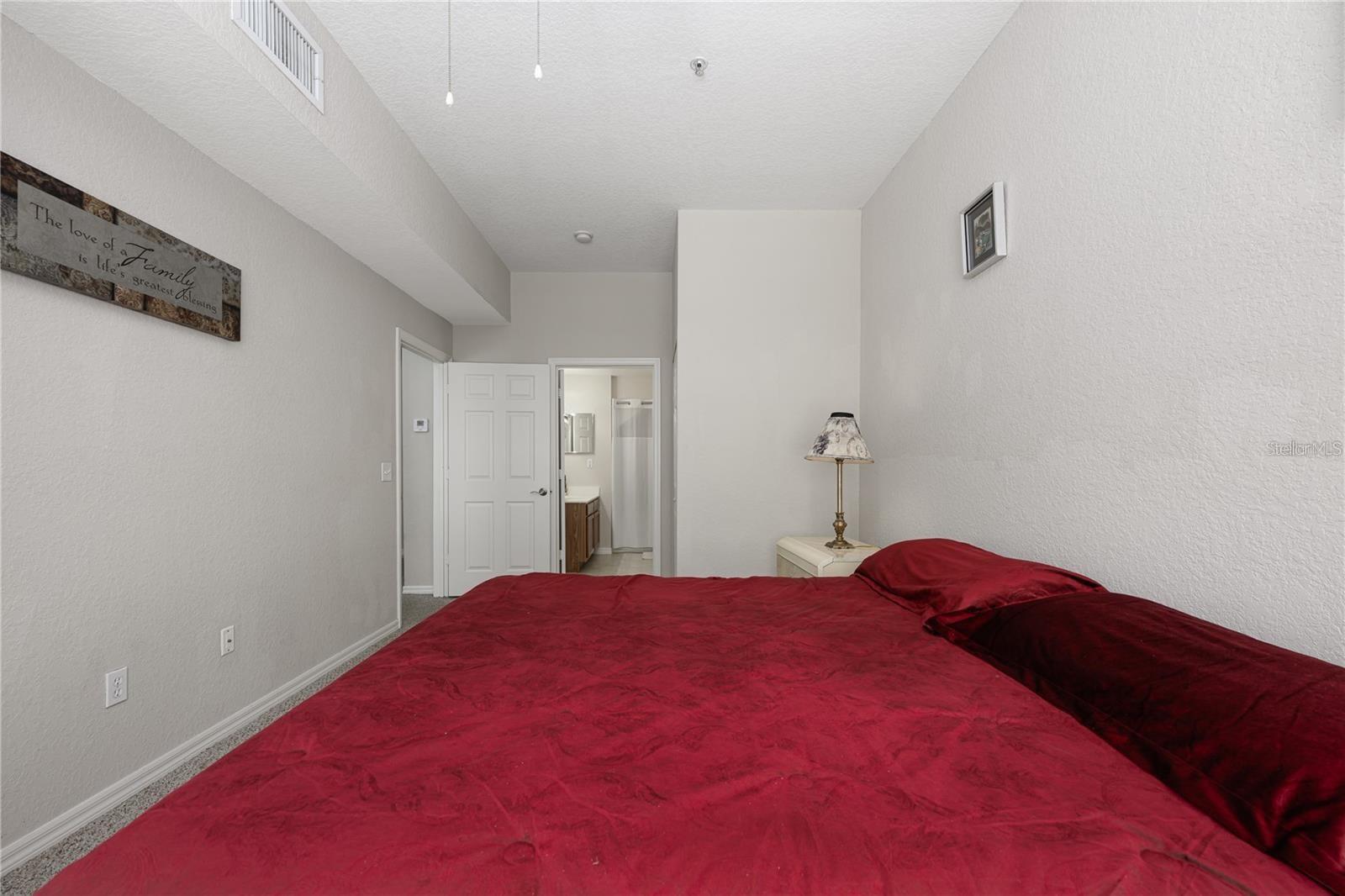 THE VILLAS AT SEVEN DWARFS LANE CB 8 PG 185-187 OR - Residential Lease