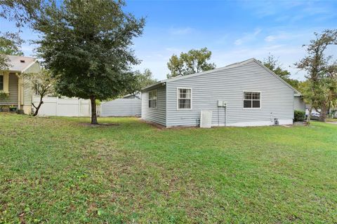 A home in LONGWOOD