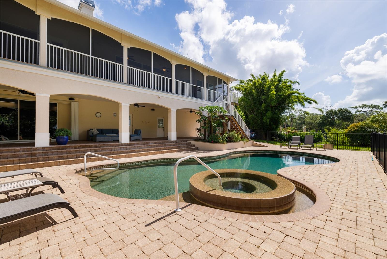 DUKE HWY - Residential