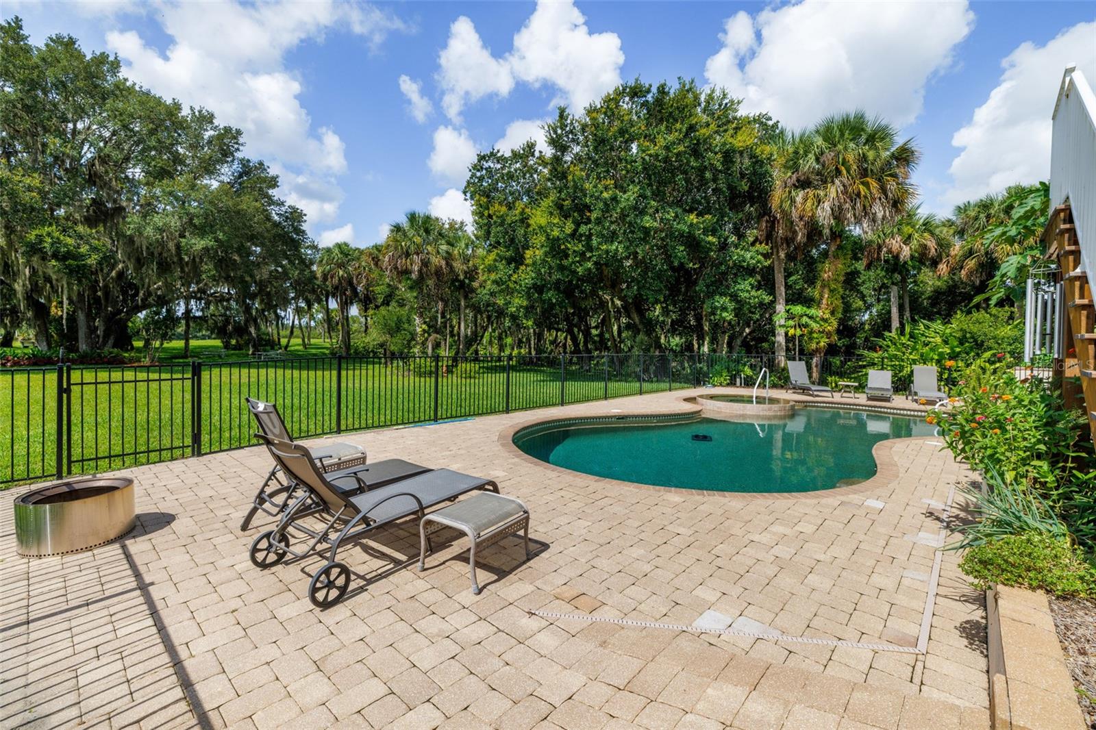 DUKE HWY - Residential