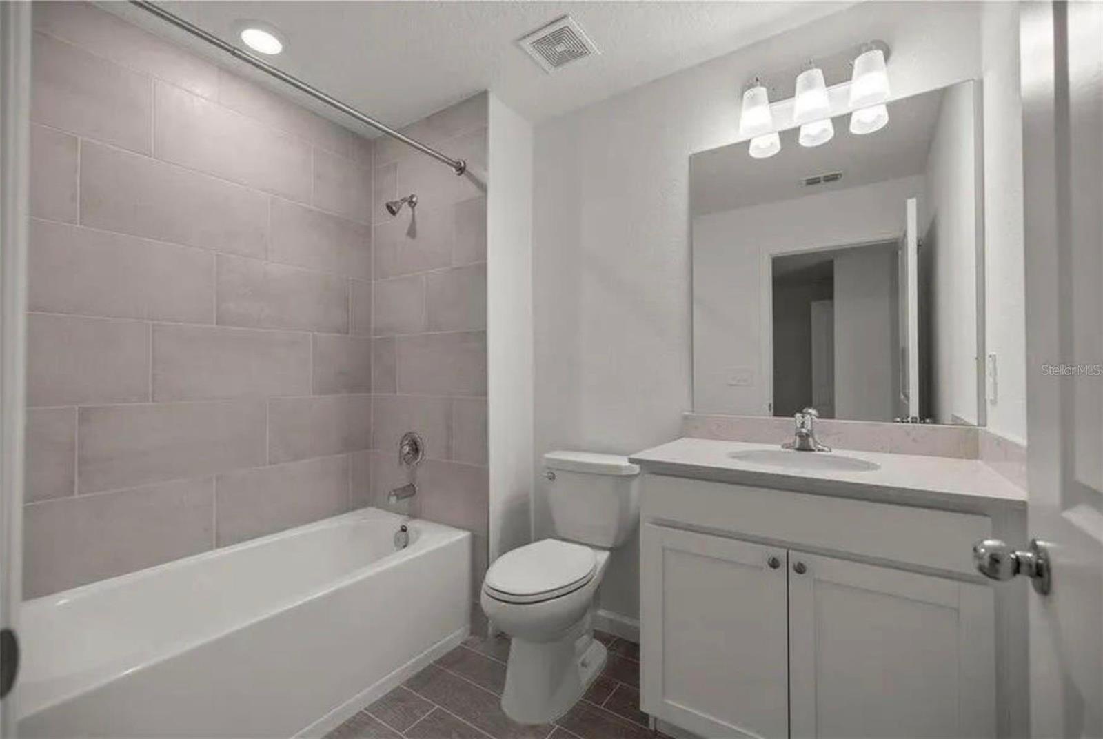 OAK HAMMOCK - Residential Lease