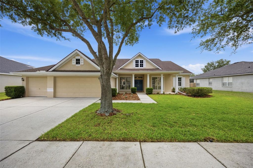 Photo of 5406 Sunflare Way, Lutz, FL 33558 (MLS # TB8505658)