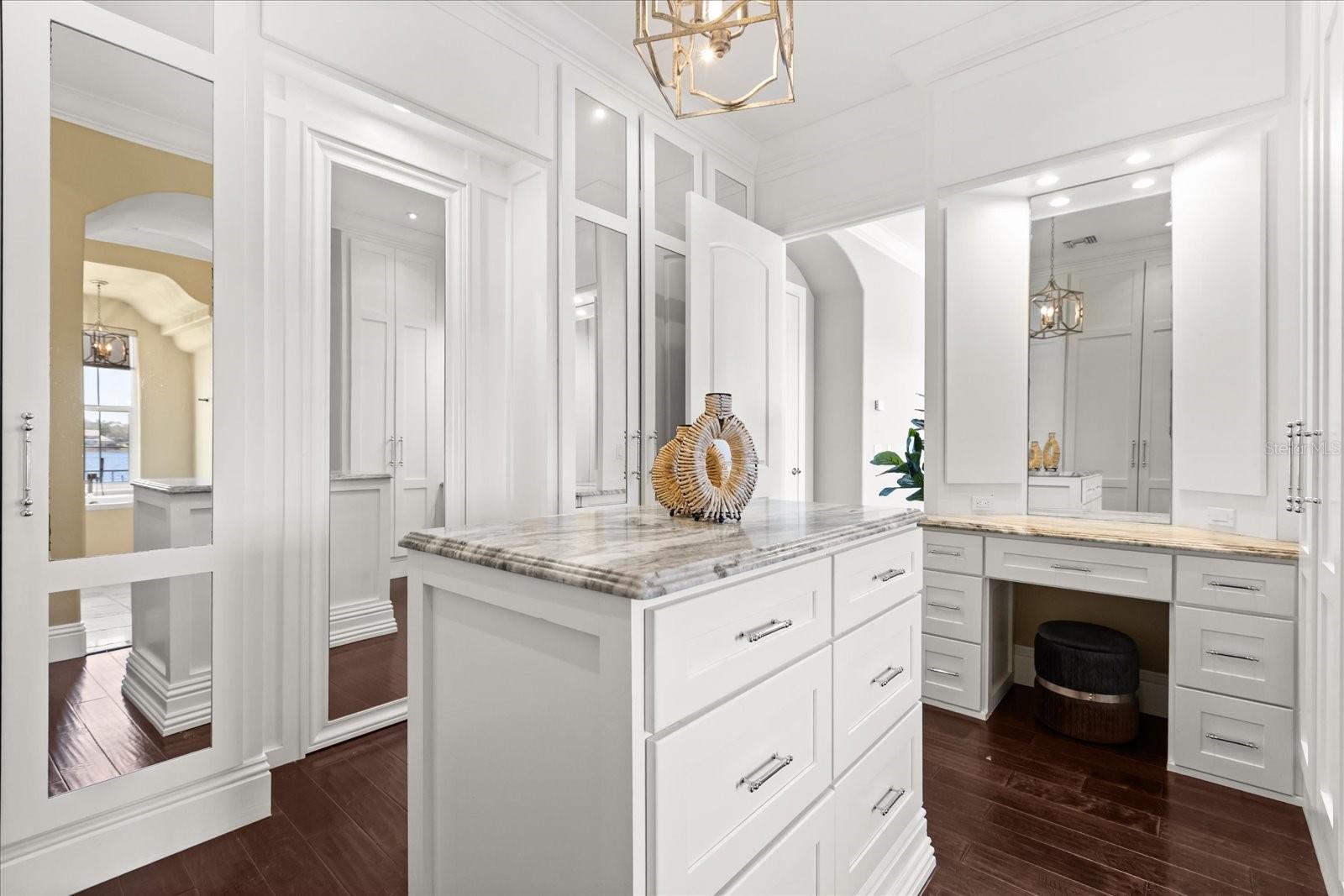 ISLAND CLUB - Residential