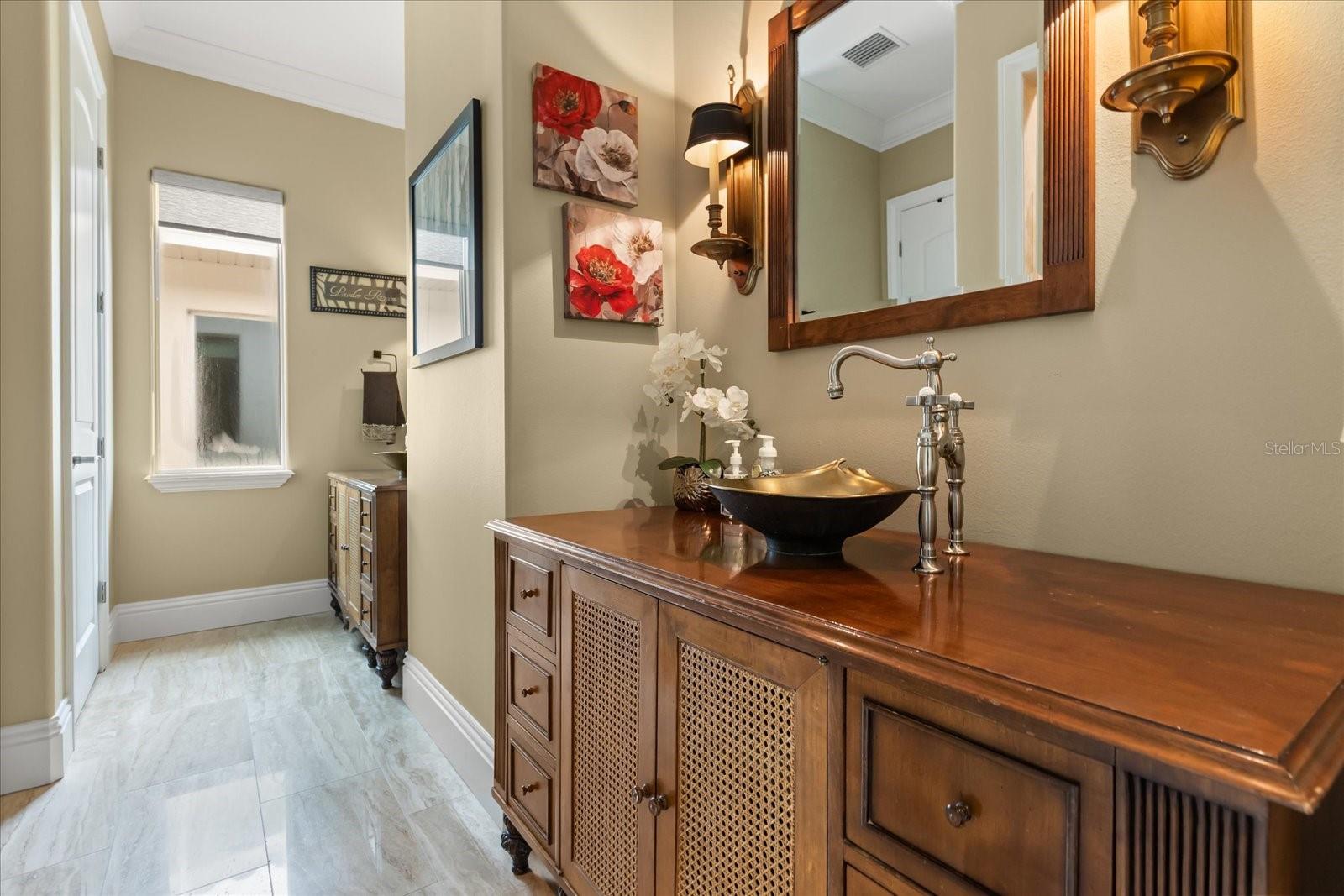 ISLAND CLUB - Residential