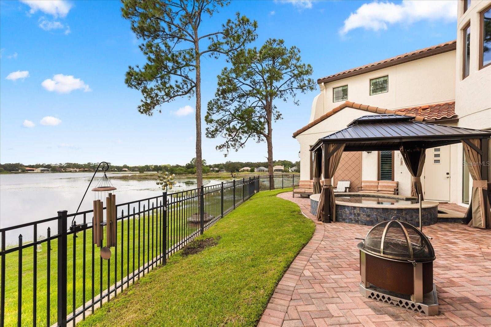 ISLAND CLUB - Residential