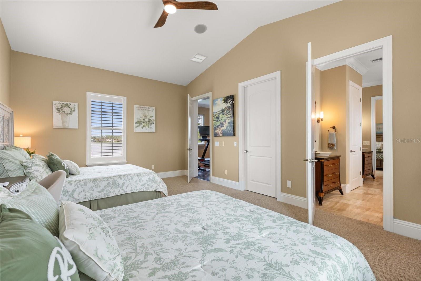 ISLAND CLUB - Residential