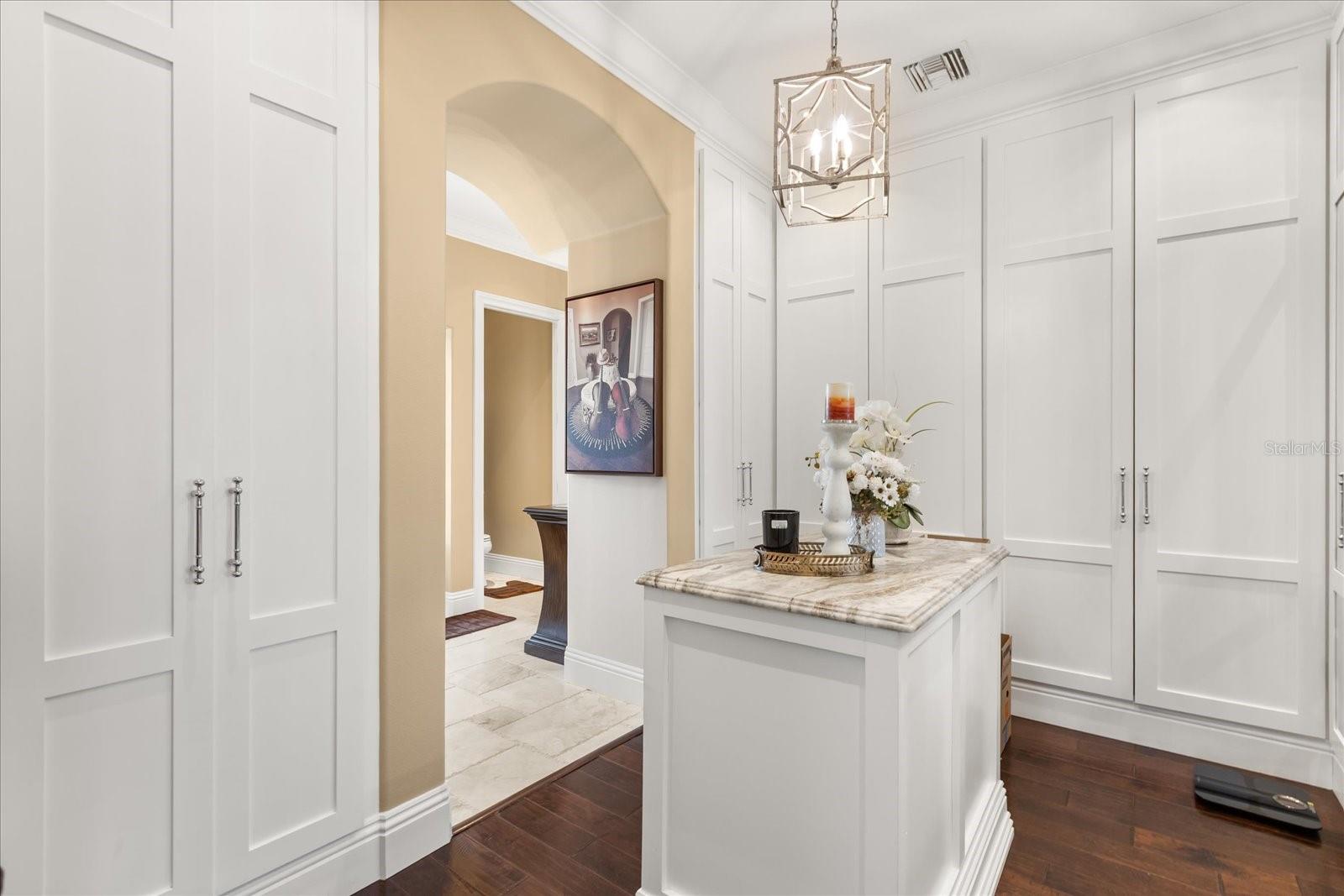 ISLAND CLUB - Residential