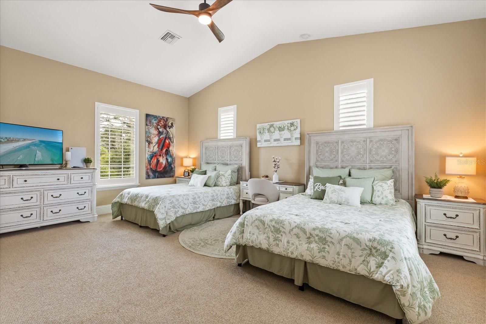 ISLAND CLUB - Residential