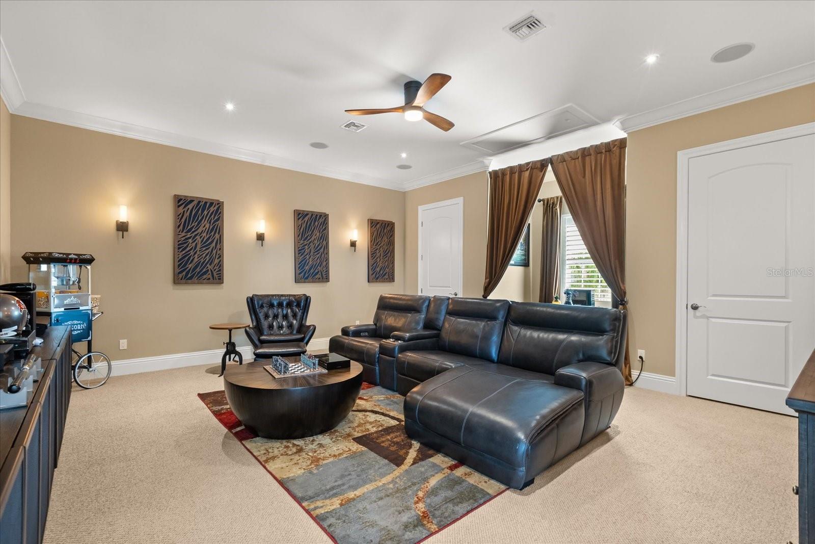 ISLAND CLUB - Residential