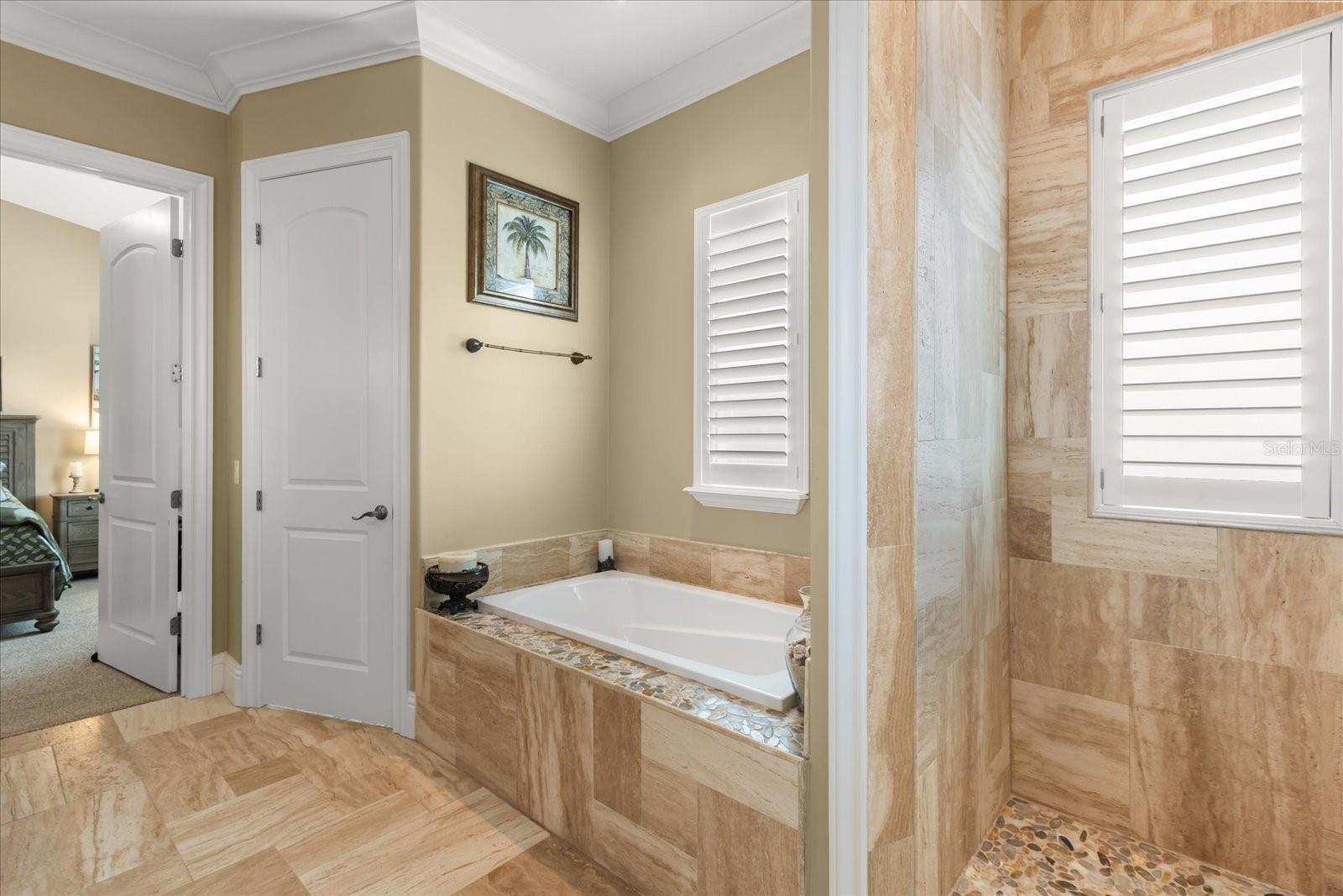 ISLAND CLUB - Residential