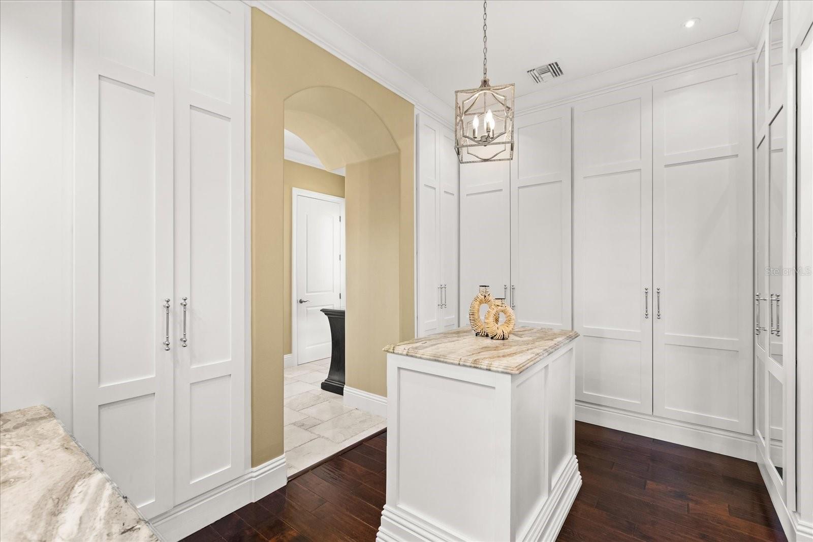 ISLAND CLUB - Residential