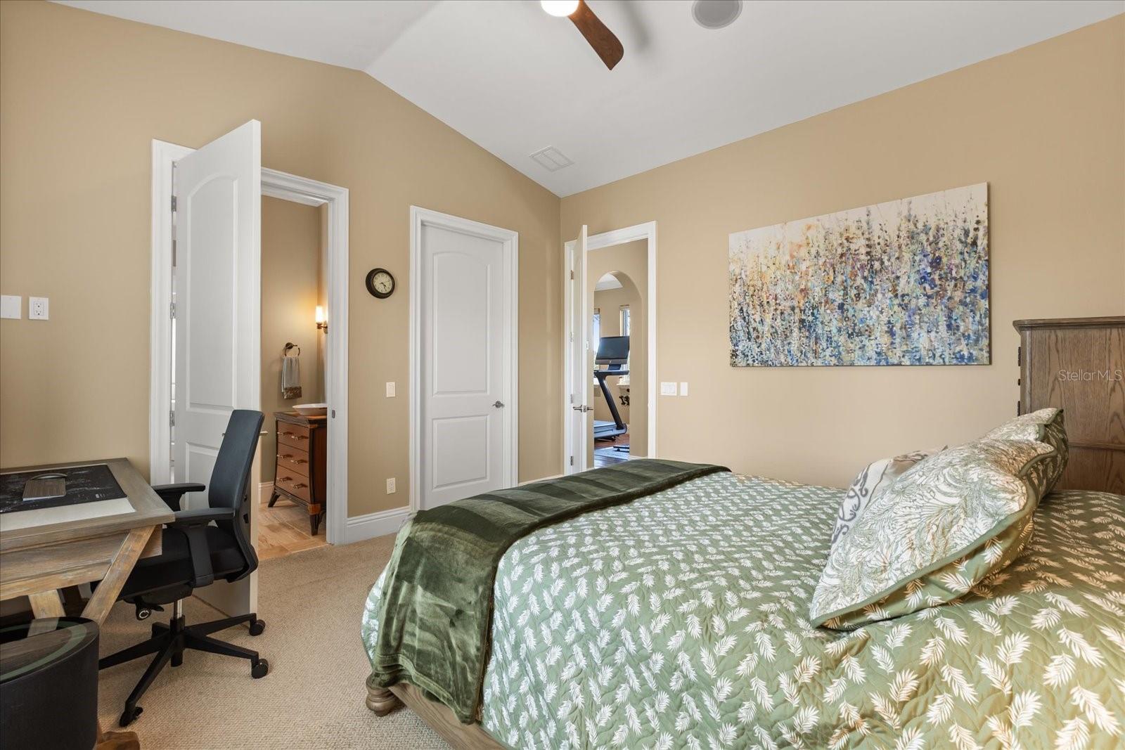 ISLAND CLUB - Residential