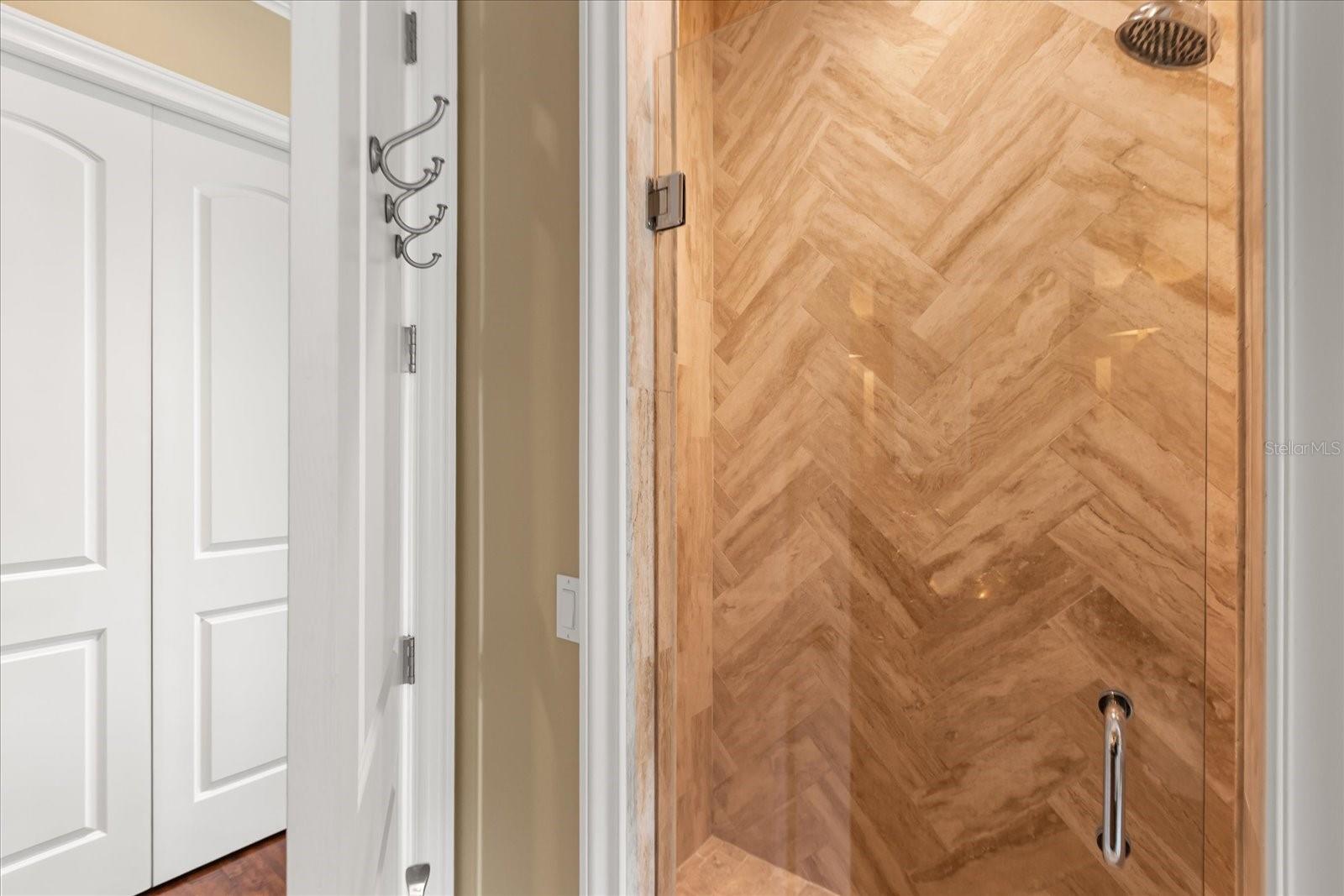 ISLAND CLUB - Residential