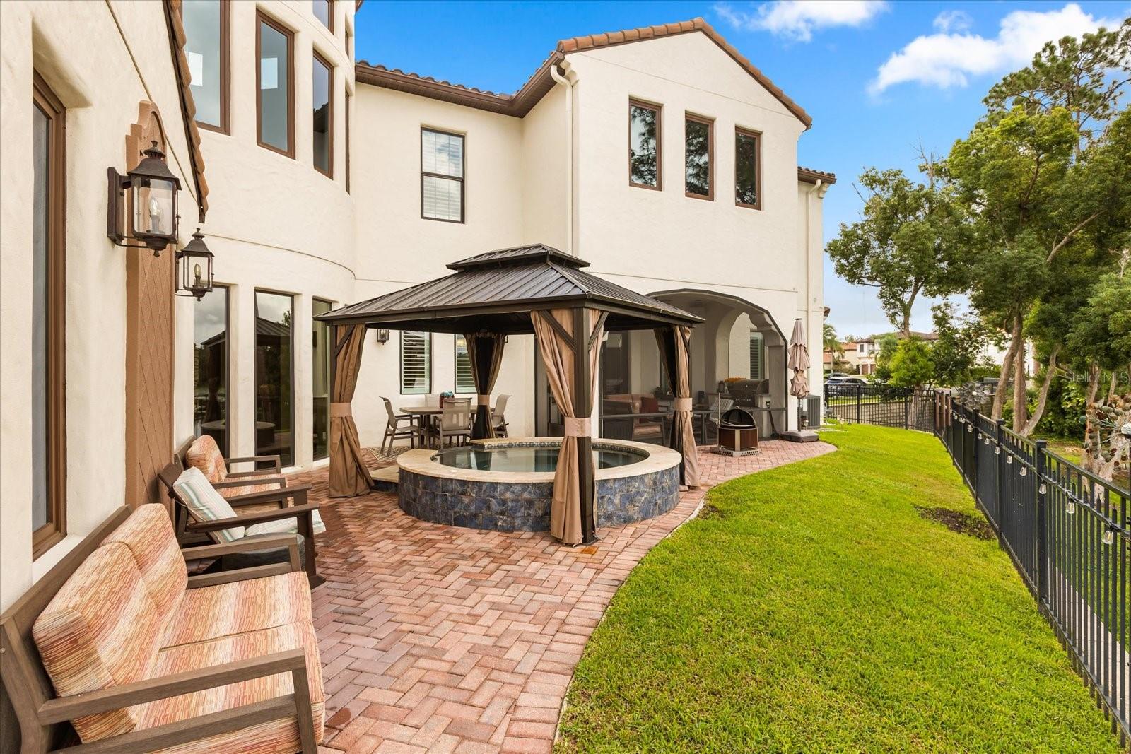 ISLAND CLUB - Residential