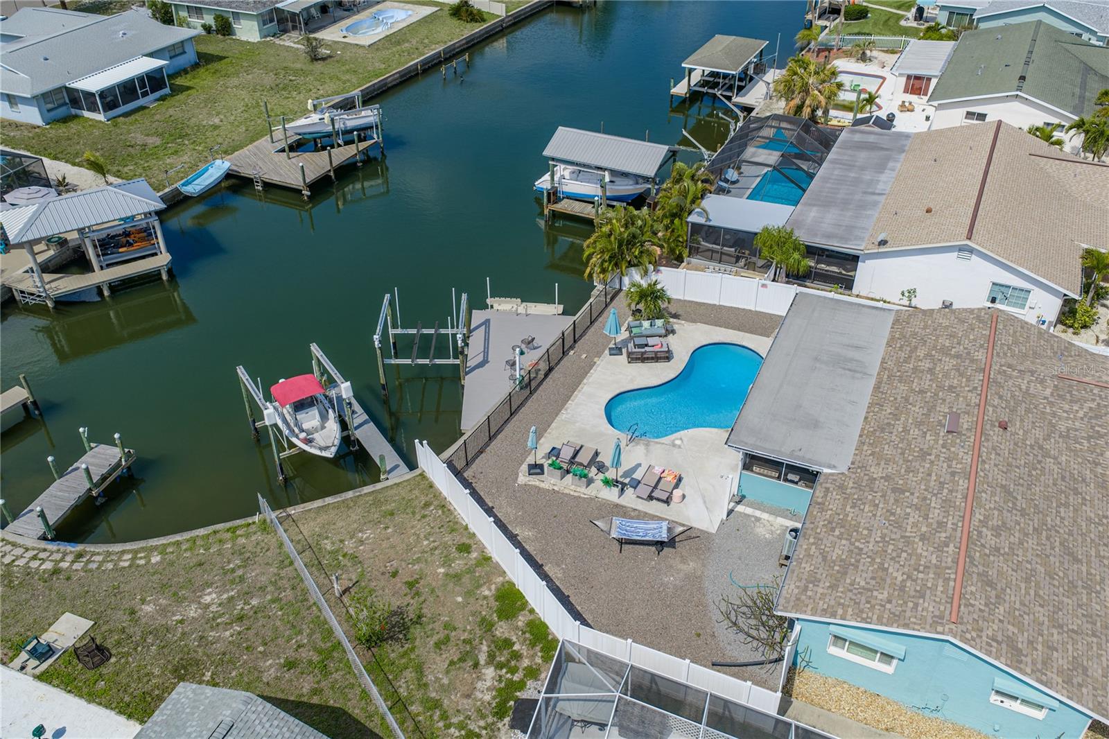 APOLLO BEACH UNIT 08 A RESUBDI - Residential