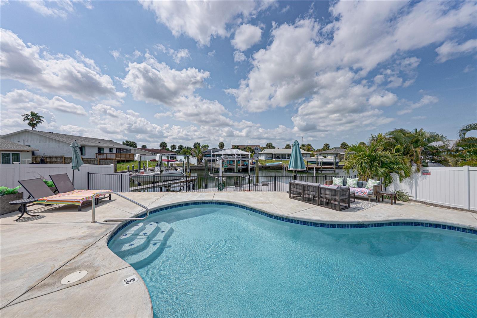 APOLLO BEACH UNIT 08 A RESUBDI - Residential