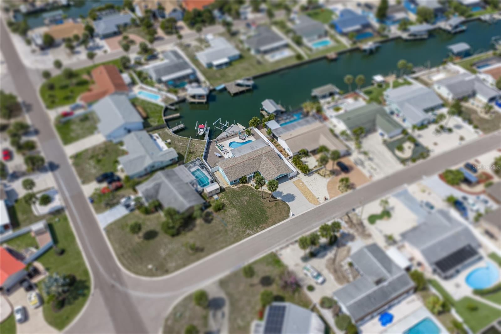 APOLLO BEACH UNIT 08 A RESUBDI - Residential