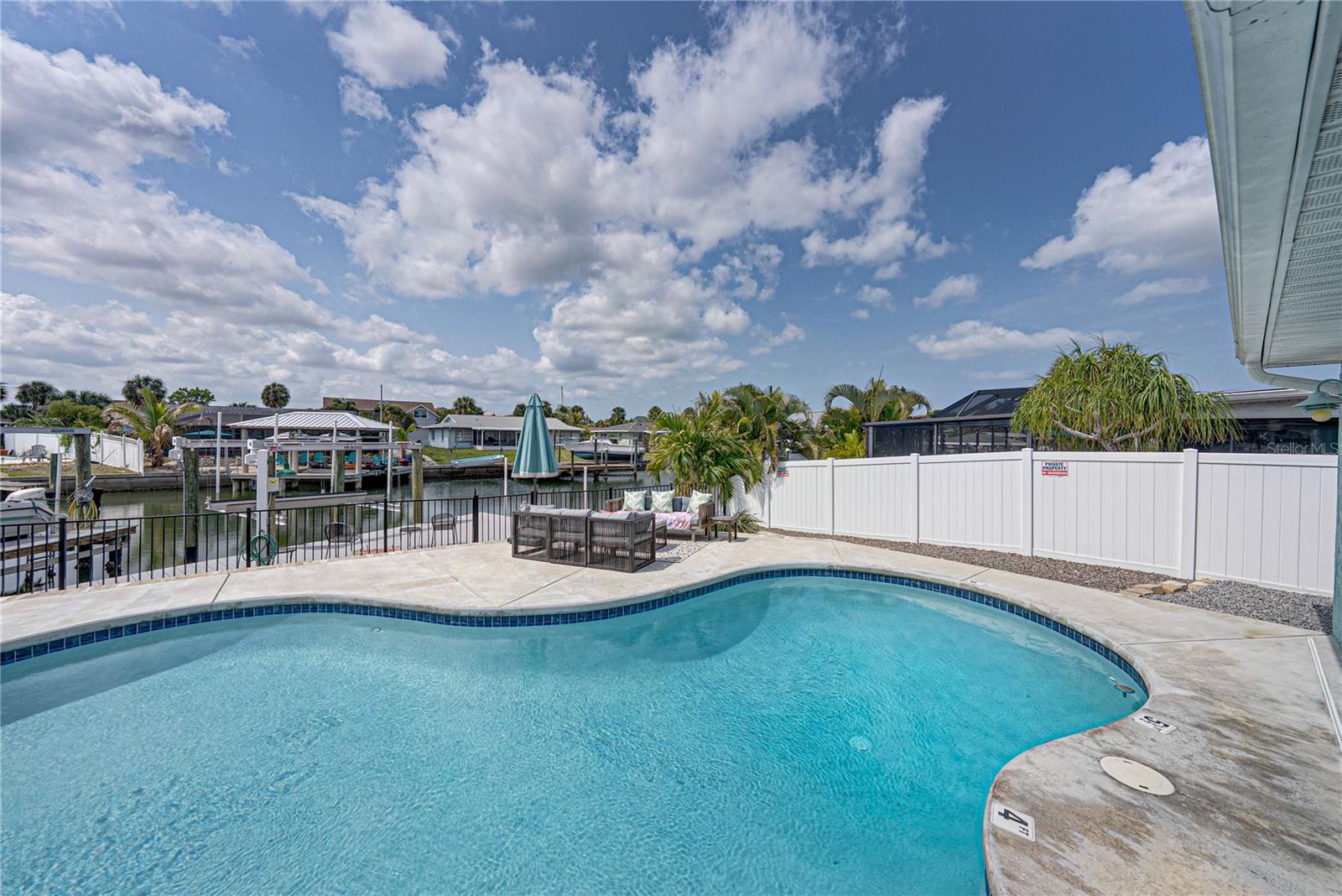 APOLLO BEACH UNIT 08 A RESUBDI - Residential
