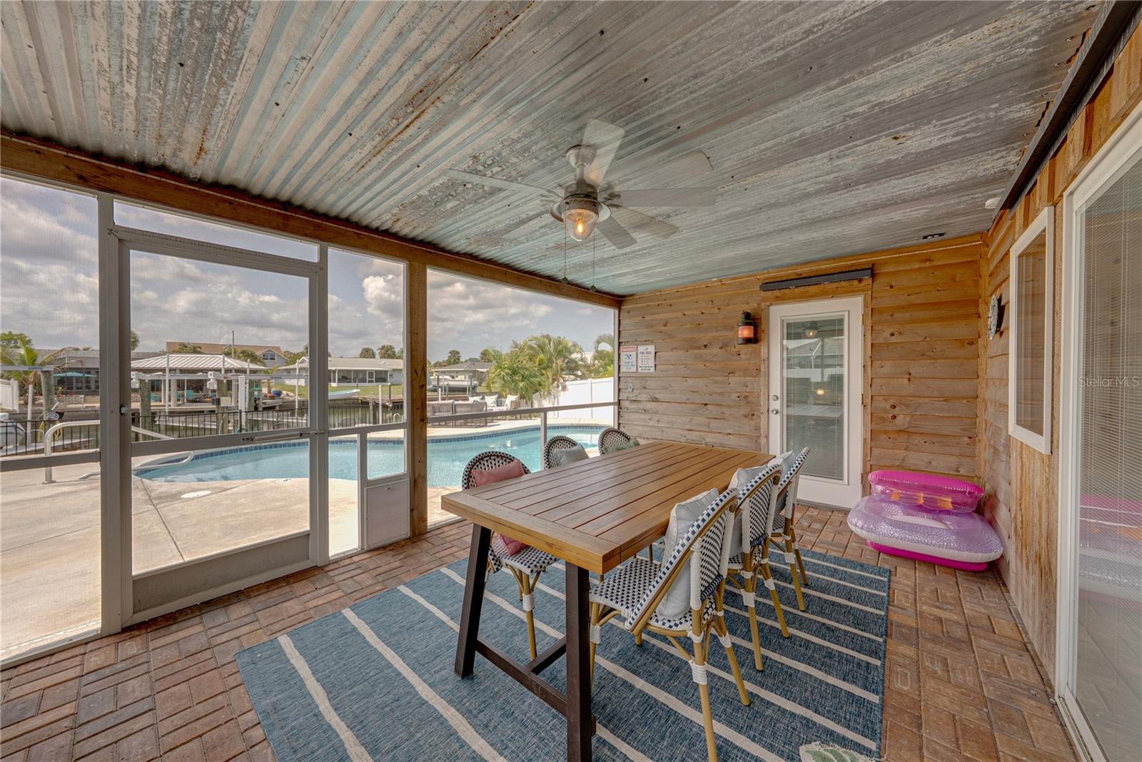 APOLLO BEACH UNIT 08 A RESUBDI - Residential