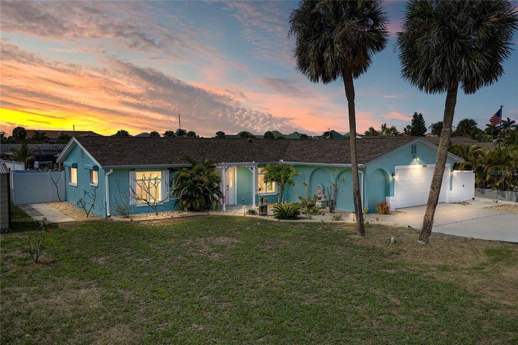 Photo of 1004 Sago Palm Way, Apollo Beach, FL 33572 (MLS # TB8496310)