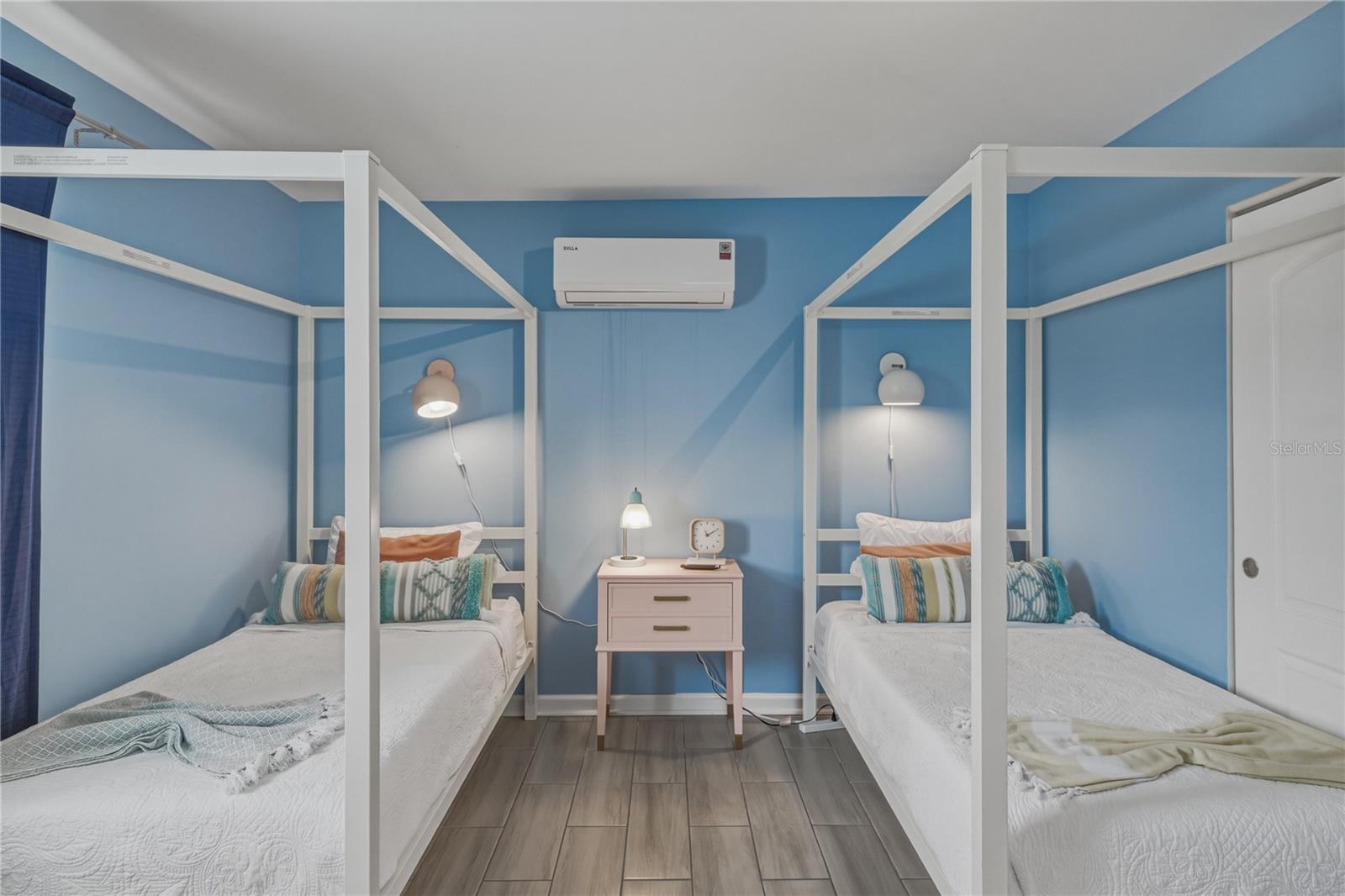APOLLO BEACH UNIT 08 A RESUBDI - Residential