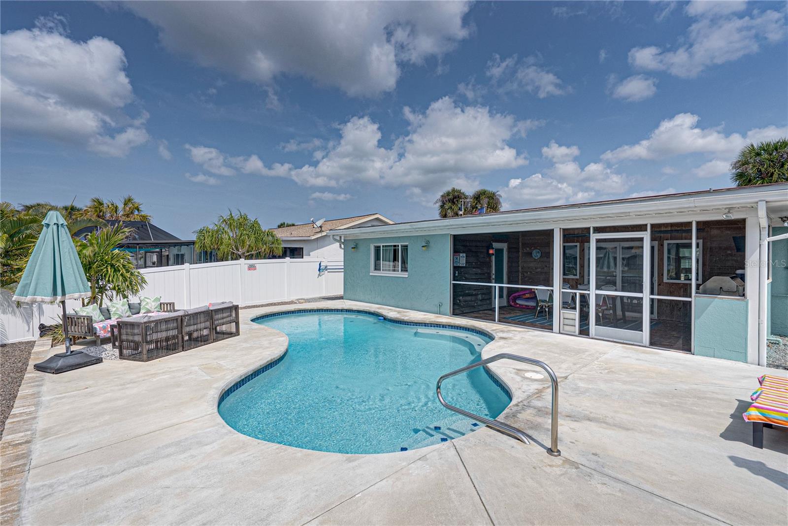 APOLLO BEACH UNIT 08 A RESUBDI - Residential