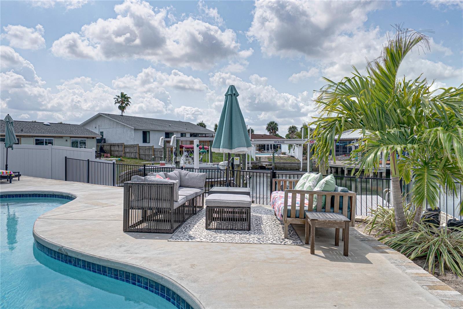 APOLLO BEACH UNIT 08 A RESUBDI - Residential