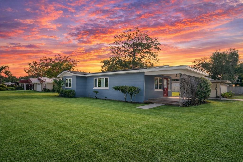 Photo of 3121 Avenue M NW, Winter Haven, FL 33881 (MLS # L4957666)