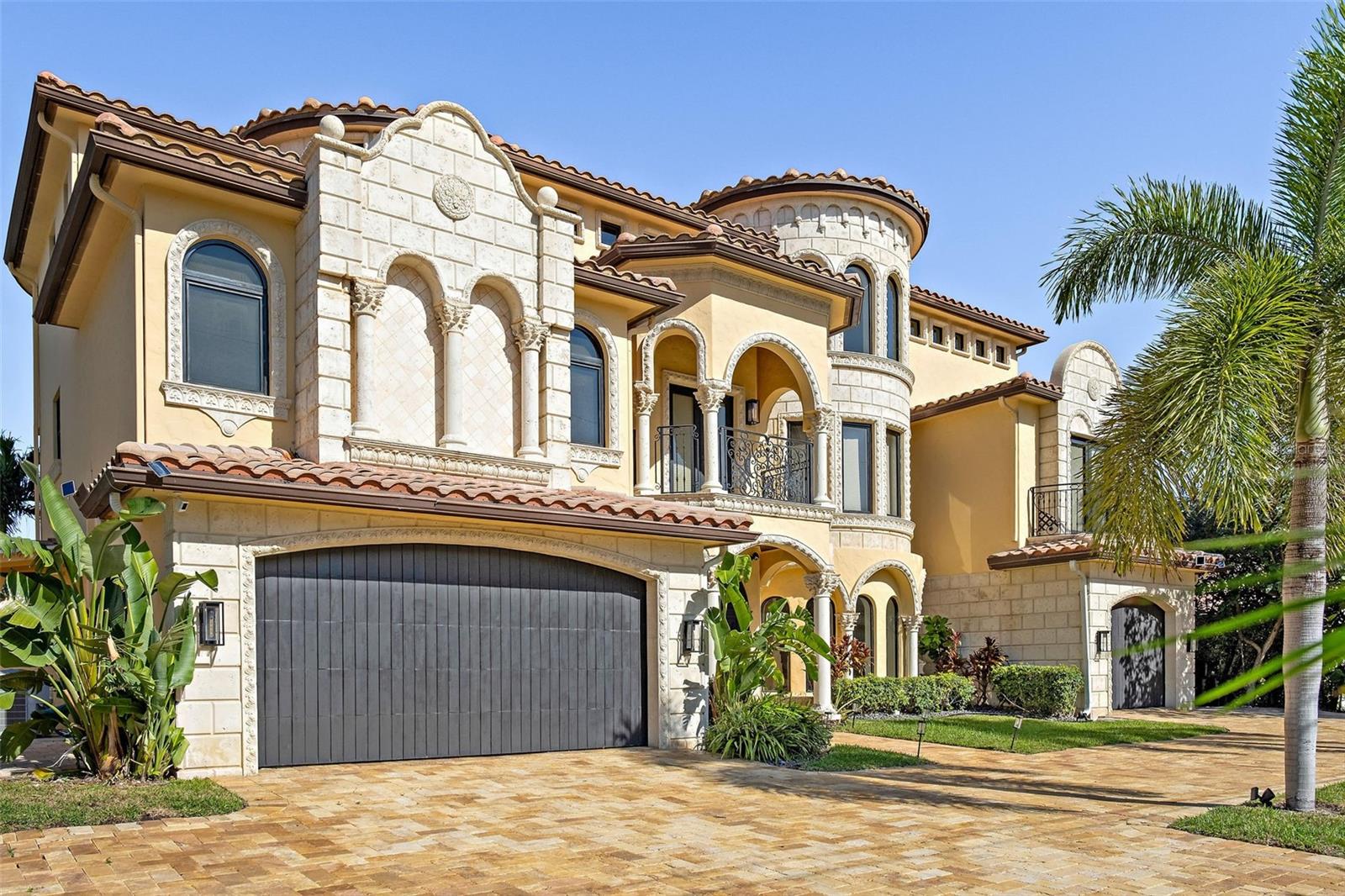 1011 RHODES VILLA AVENUE