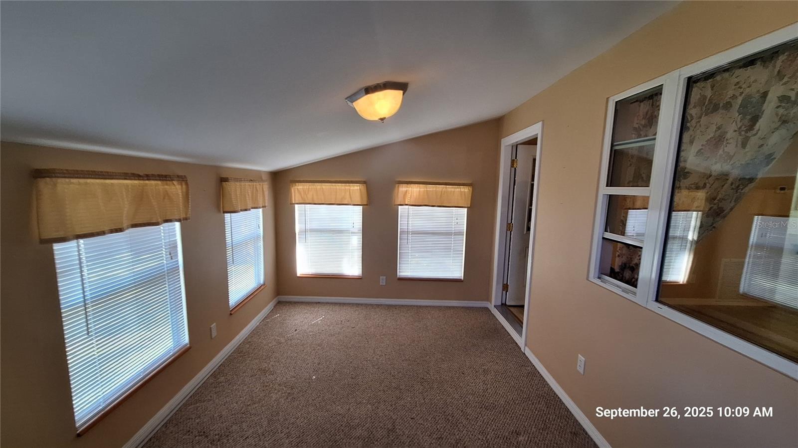 TOWN BELLEVIEW - Residential