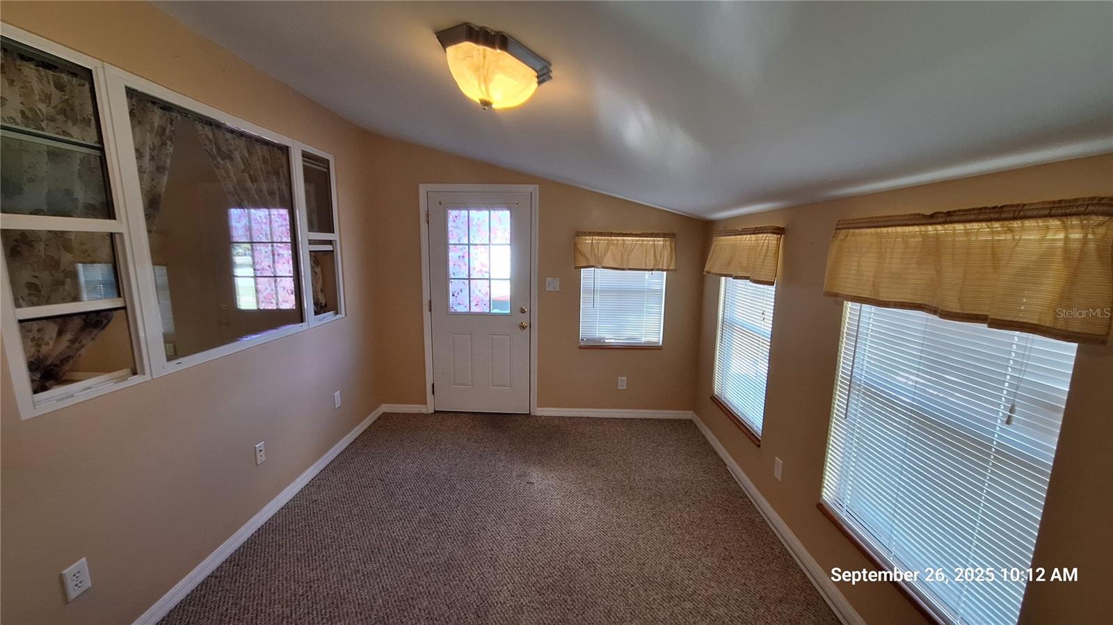 TOWN BELLEVIEW - Residential