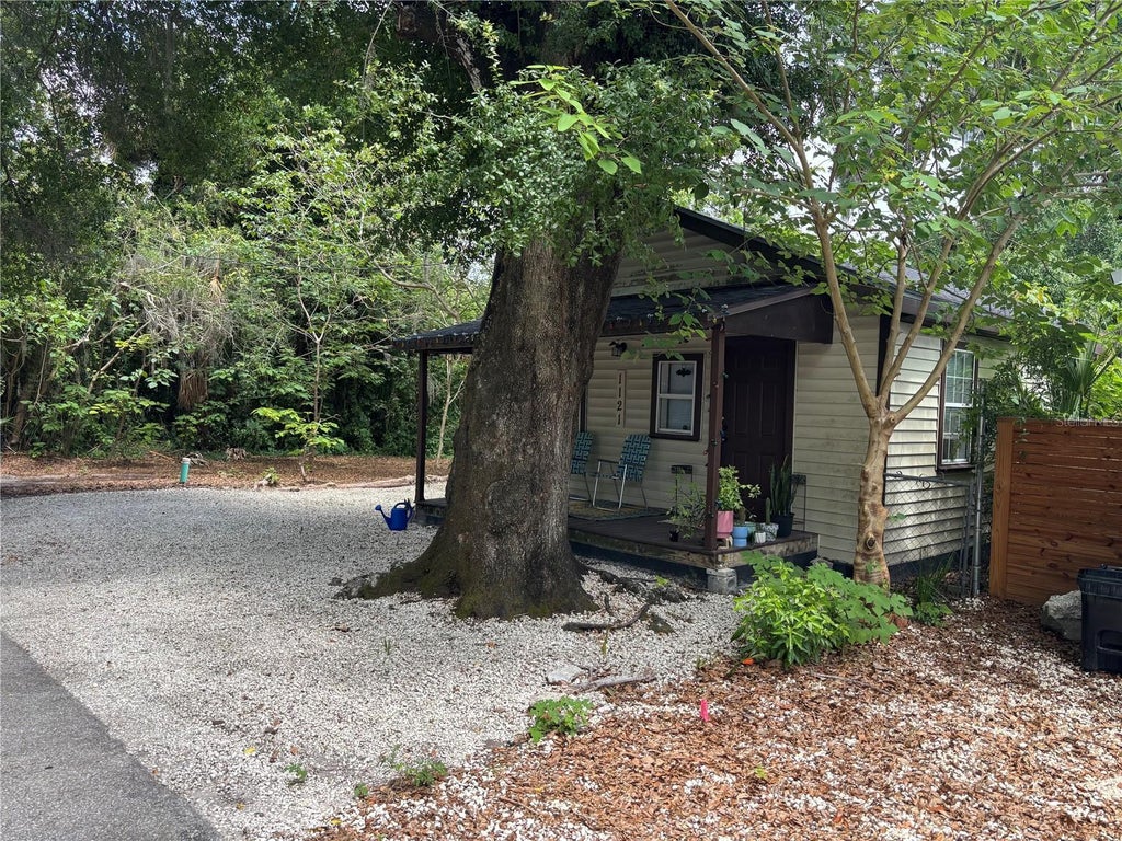 Photo of 1121 NW 6th Avenue, Gainesville, FL 32603 (MLS # GC542190)