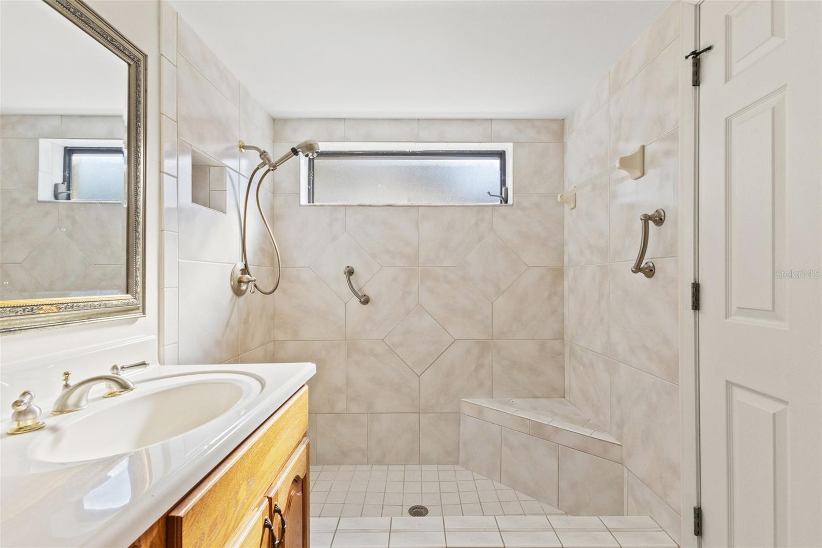 CREEKSIDE - Residential