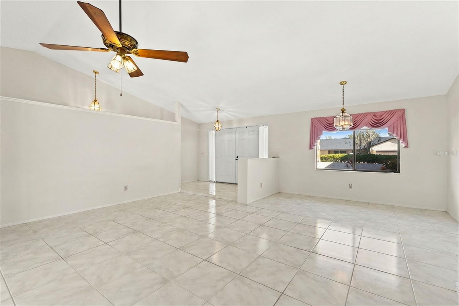 CREEKSIDE - Residential